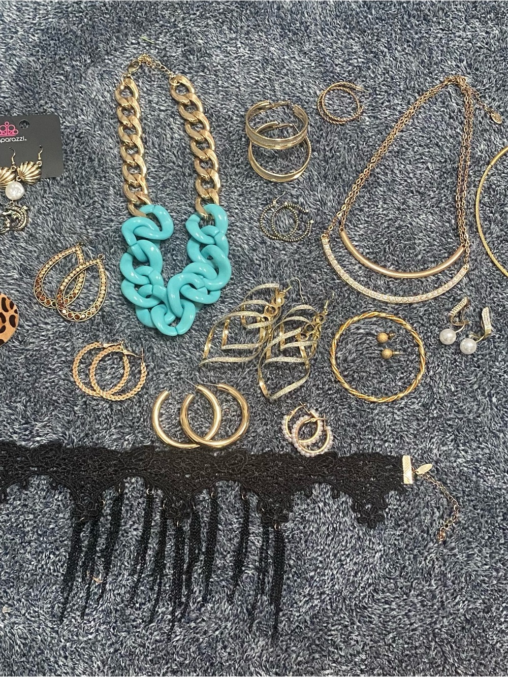 Gold- Tone lot. 16 pieces
